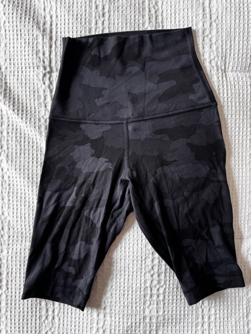 lululemon align high-rise 8” shorts black camo size 2.